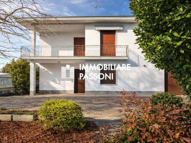 Villa Indipendente in vendita a Bergoro, Fagnano Olona