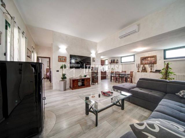 Villa Indipendente in vendita a Bergoro, Fagnano Olona