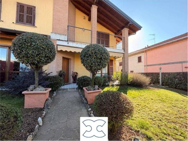 Villa Indipendente in vendita a Bergoro, Fagnano Olona