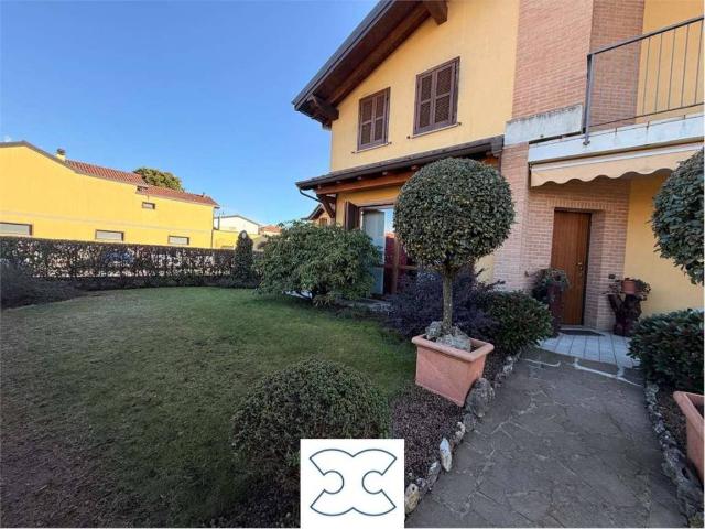 Villa Indipendente in vendita a Bergoro, Fagnano Olona