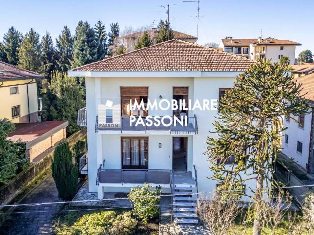 Villa Indipendente in vendita a Bergoro, Fagnano Olona
