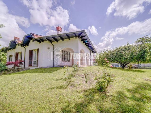 Villa Indipendente in vendita a Bergoro, Fagnano Olona