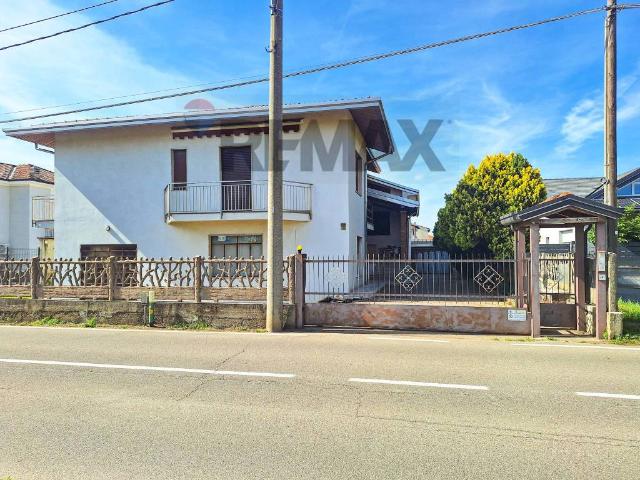 Villa Indipendente in vendita a Bergoro, Fagnano Olona