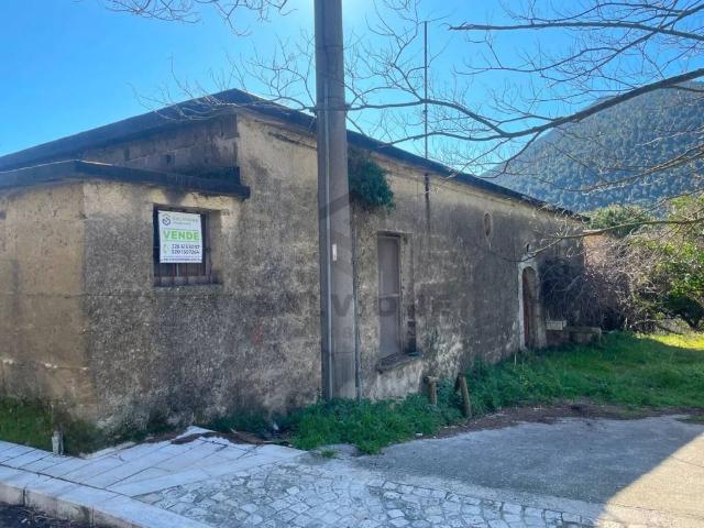 Rustico in vendita a Faicchio, Campania