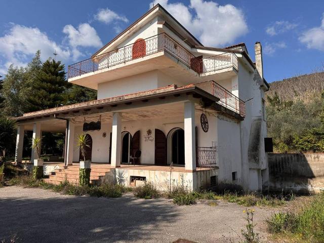 Villa Indipendente in vendita a Falciano Del Massico, Campania