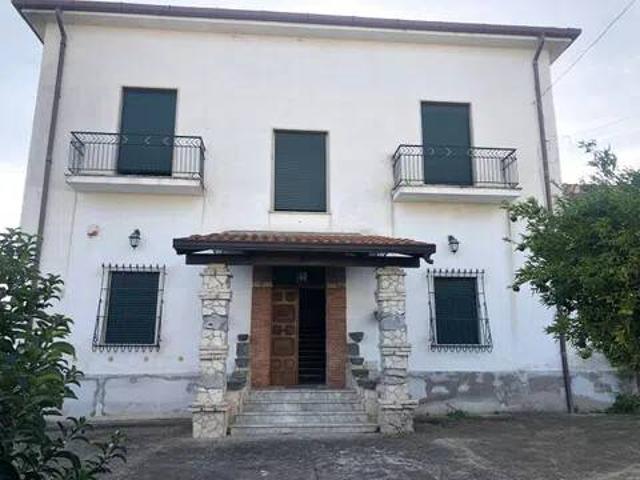 Villa Indipendente in vendita a Falciano Del Massico, Campania