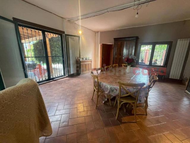 Villa Indipendente in vendita a Falciano Del Massico, Campania