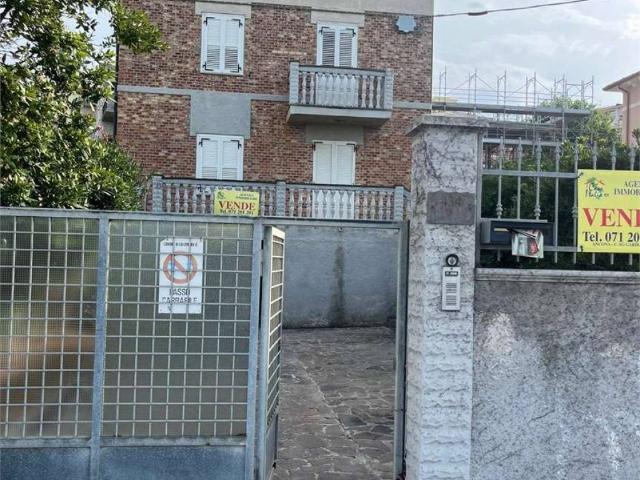 Villa Indipendente in vendita a Palombina Vecchia, Marche