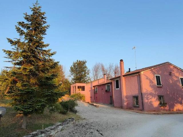 Villa Indipendente in vendita a Palombina Vecchia, Marche