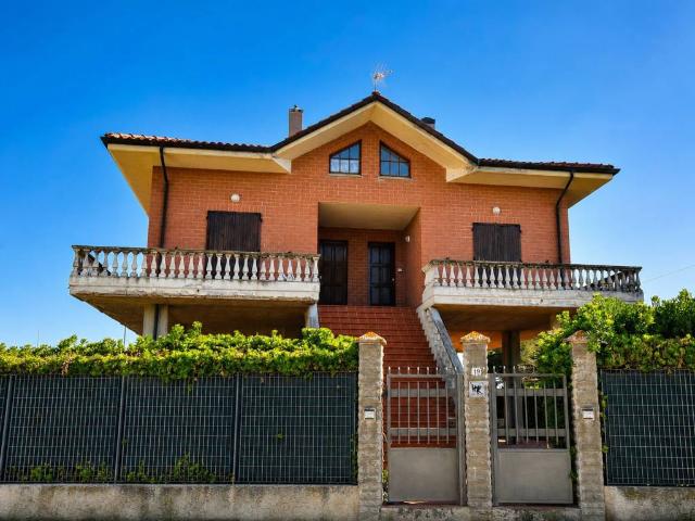 Villa Indipendente in vendita a Fiumesino, Marche
