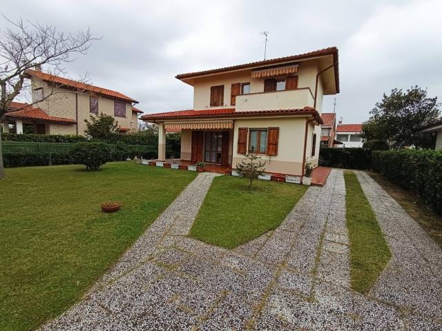 Villa Indipendente in vendita a Fiumesino, Marche