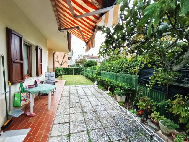 Villa Indipendente in vendita a Fiumesino, Marche