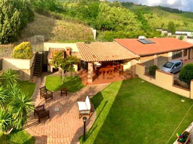 Villa Indipendente in vendita a Calabria, Catanzaro
