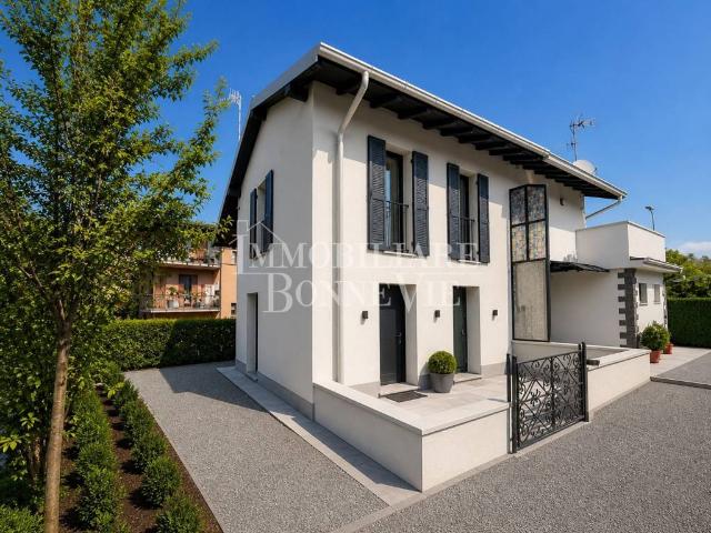 Villa Indipendente in vendita a Camnago Faloppio, Lombardia
