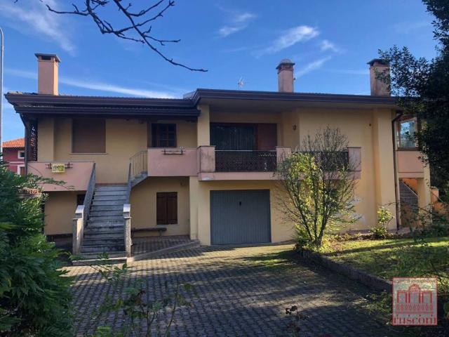 Villa Indipendente in vendita a Fanna, Friuli-Venezia Giulia