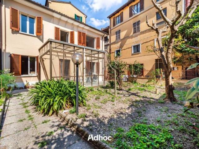 Villa Indipendente in vendita a Centro storico, Marche