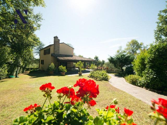 Villa Indipendente in vendita a Rosciano, Marche