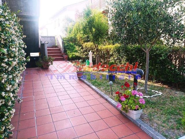 Villa Indipendente in vendita a Rosciano, Marche