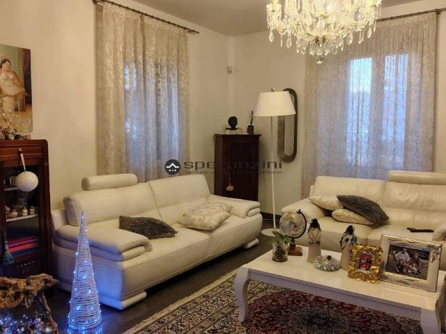 Villa Indipendente in vendita a Centro storico, Marche