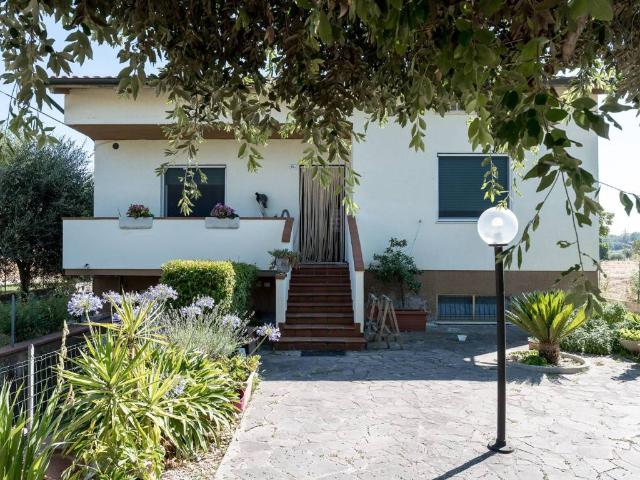 Villa Indipendente in vendita a Sant'Egidio, Marche