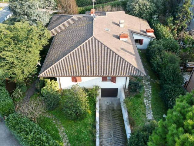 Villa Indipendente in vendita a Marche, Pesaro E Urbino