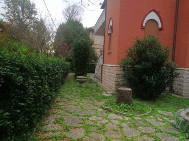 Villa Indipendente in vendita a Centro storico, Marche