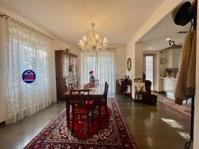 Villa Indipendente in vendita a Centro storico, Marche