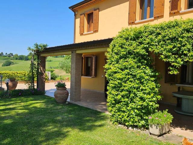 Villa Indipendente in vendita a Centinarola, Fano