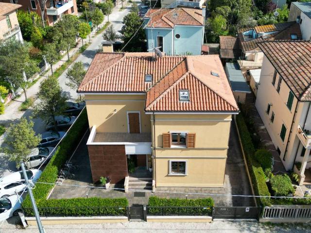 Villa Indipendente in vendita a Centro storico, Marche