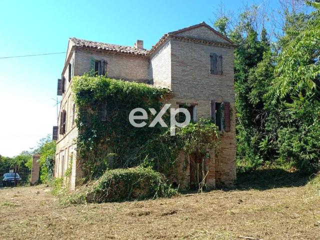 Villa Indipendente in vendita a Trave, Marche