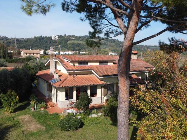Villa Indipendente in vendita a Marche, Pesaro E Urbino