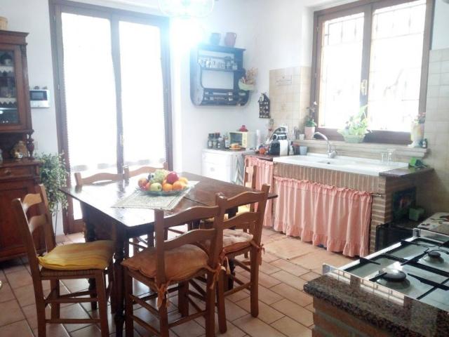 Villa Indipendente in vendita a Carrara, Marche