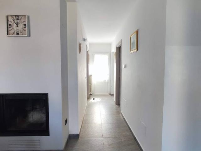 Villa Indipendente in vendita a Carrara, Marche
