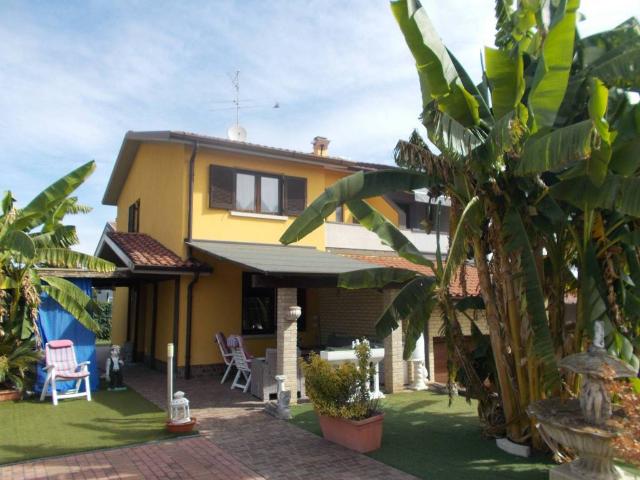 Villa Indipendente in vendita a Fara Gera D'adda, Lombardia