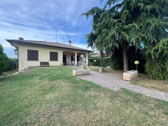 Villa Indipendente in vendita a Fara Gera D'adda, Lombardia