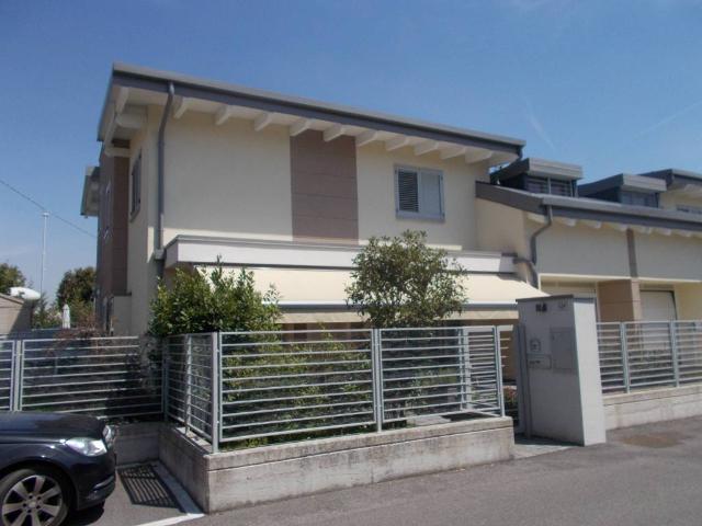 Villa Indipendente in vendita a Fara Gera D'adda, Lombardia