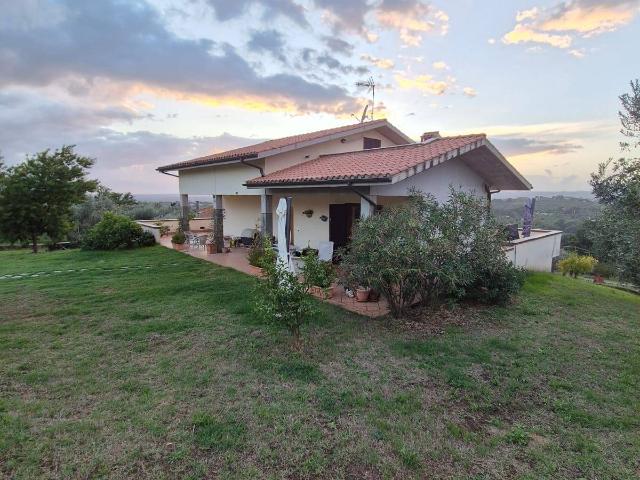 Villa Indipendente in vendita a Fara Sabina, Lazio