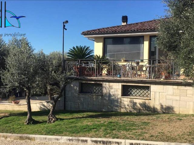 Villa Indipendente in vendita a Fara Sabina, Lazio