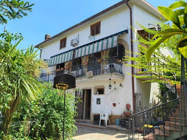 Villa Indipendente in vendita a Fara Sabina, Lazio