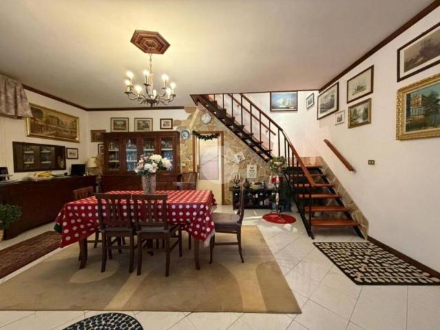Villa Indipendente in vendita a Campomaggiore, Fara Sabina