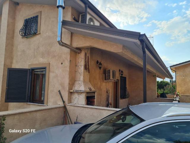Villa Indipendente in vendita a Fara Sabina, Lazio