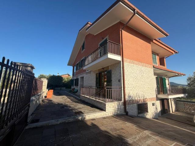 Villa Indipendente in vendita a Passo Corese, Fara in Sabina