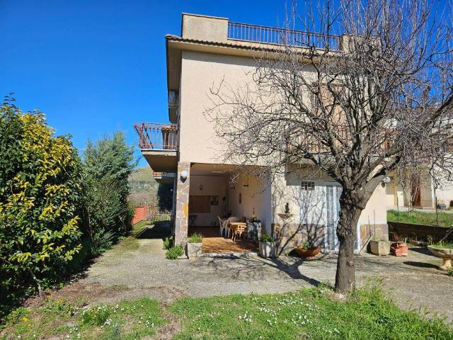 Villa Indipendente in vendita a Acquaviva, Roma Capitale
