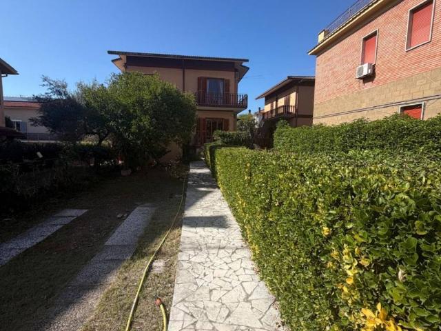 Villa Indipendente in vendita a Passo Corese, Fara in Sabina