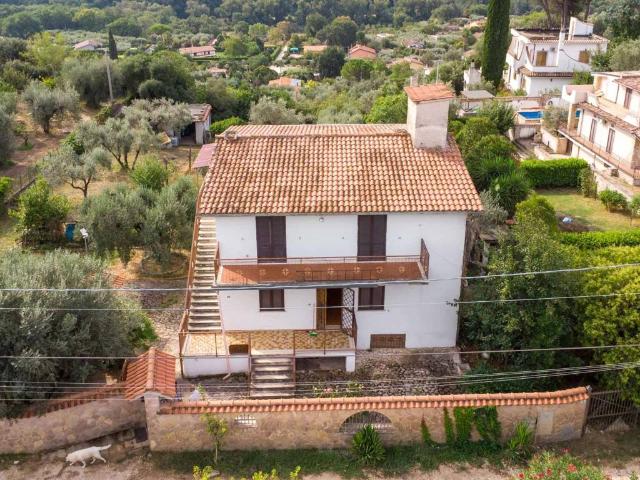 Villa Indipendente in vendita a Campomaggiore, Fara Sabina