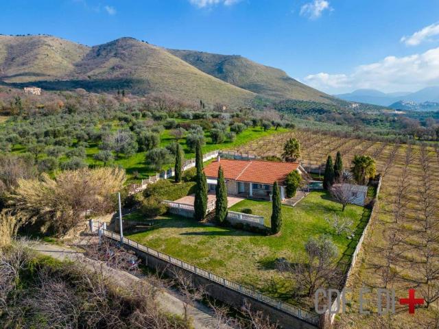 Villa Indipendente in vendita a Acquaviva, Roma Capitale