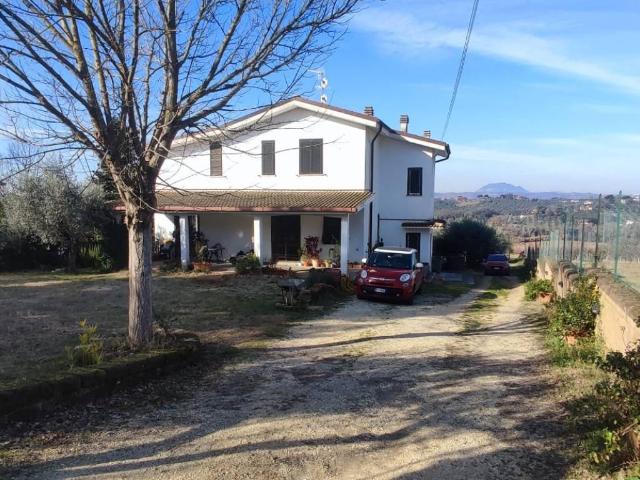 Villa Indipendente in vendita a Fara Sabina, Lazio