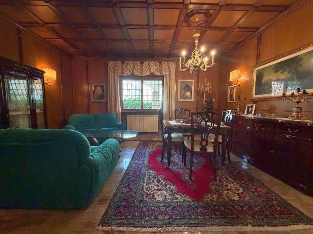 Villa Indipendente in vendita a Fara Sabina, Lazio