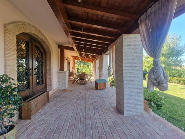 Villa Indipendente in vendita a Fara Sabina, Lazio