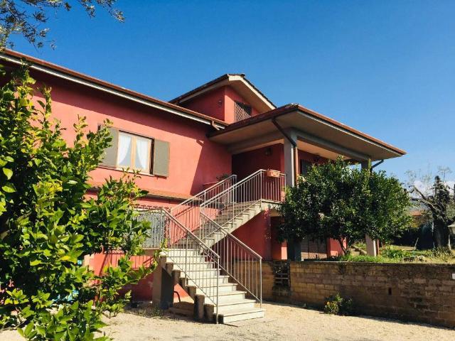 Villa Indipendente in vendita a Fonte Luna, Fara Sabina